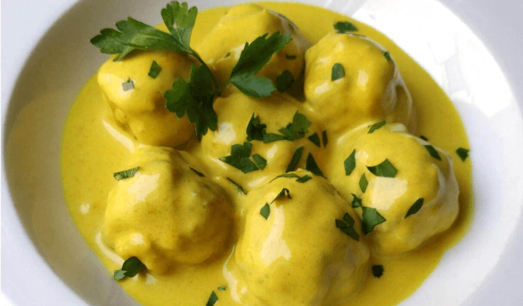 Albóndigas en salsa de curry